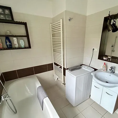 Milet Style And Spacy 2 With Ac In Nivy דירה